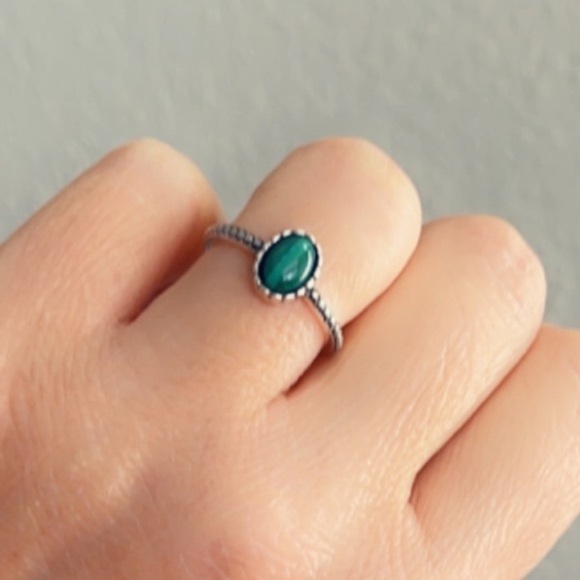 Sterling Silver Semi Precious Gemstone Oval Malachite Ring​ - Picture 2 of 7